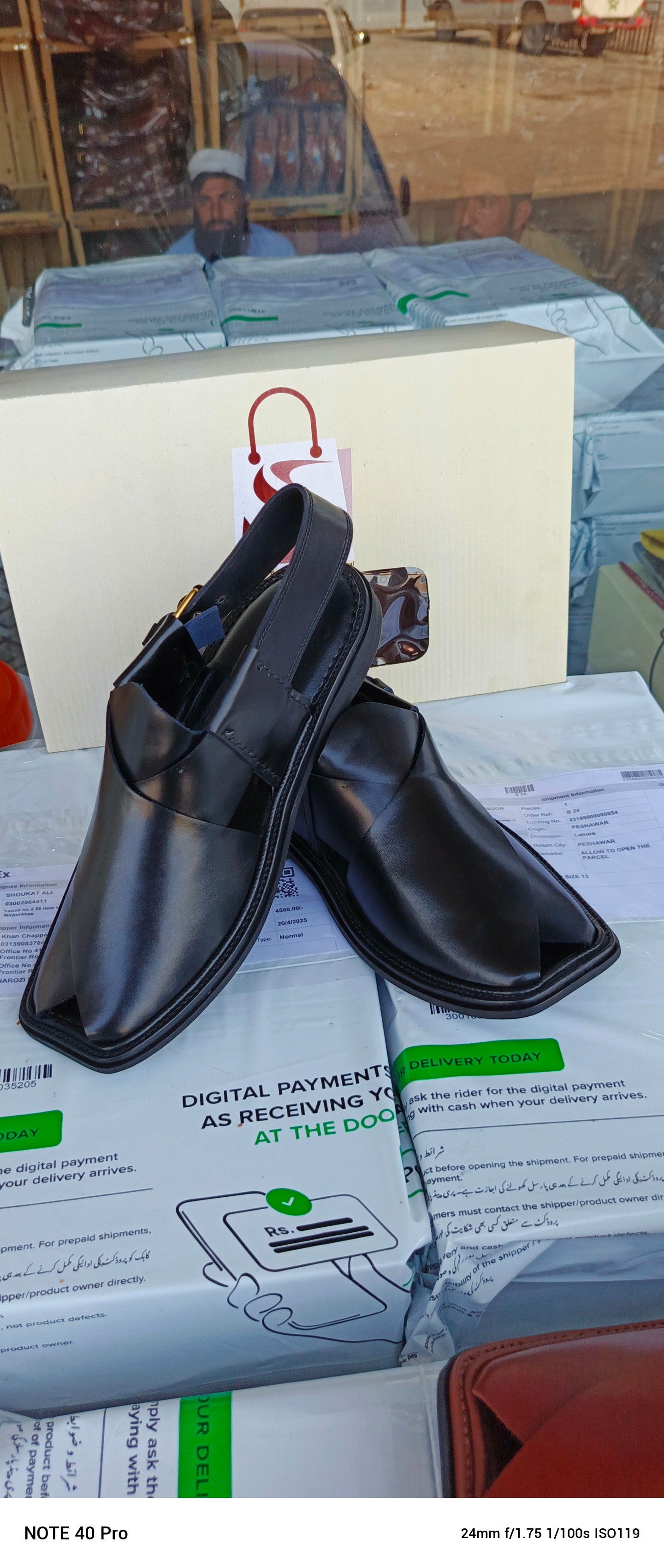 First Class T Gol Famous Chappal