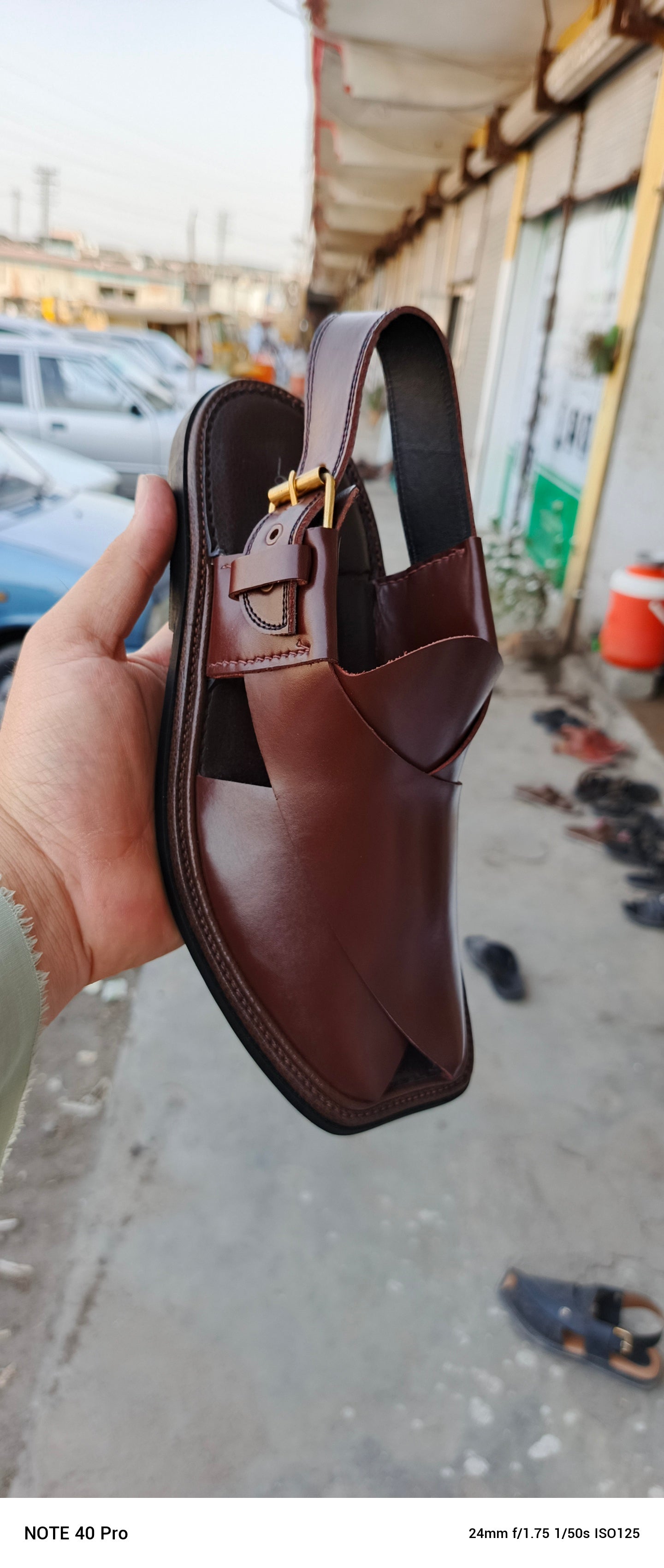 First Class T Gol Famous Chappal