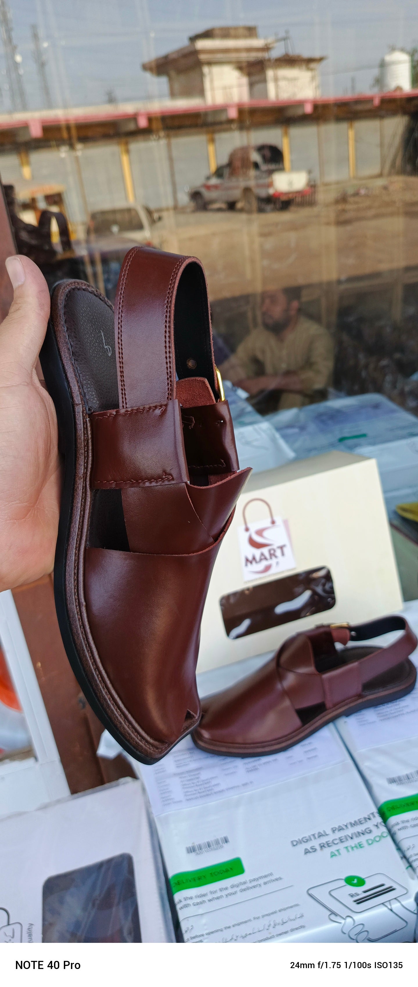 First Class T Gol Famous Chappal