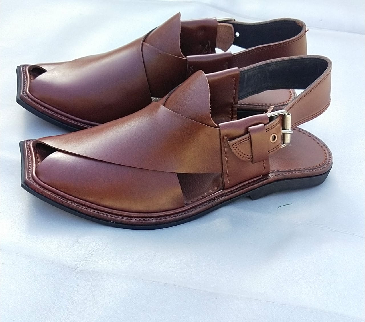First Class T Gol Famous Chappal
