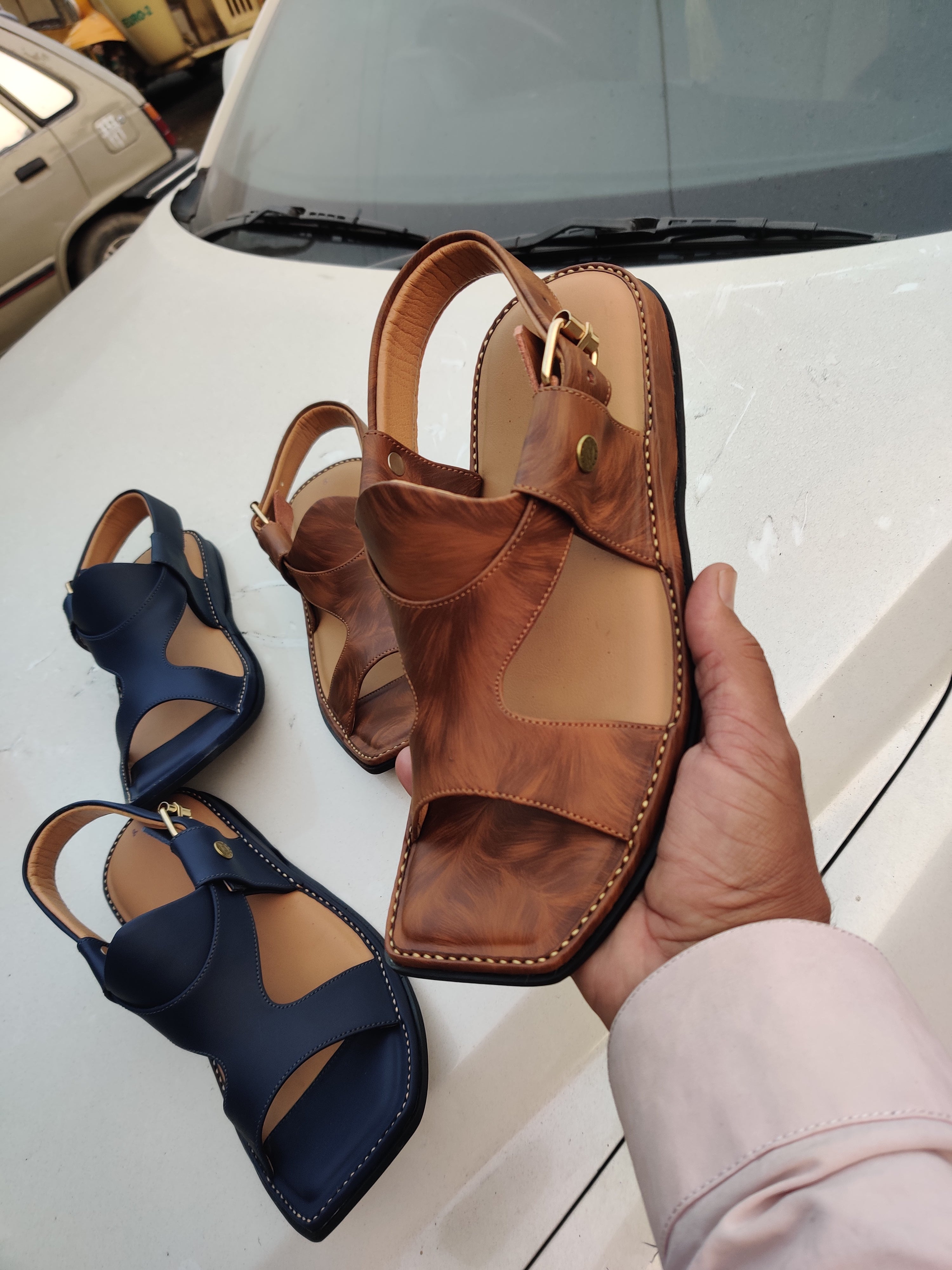 Products Features
The Panjadar Peshawari Chappal is a traditional footwear style originating from the city of Peshawar in Pakistan.Β Each design of Bishoa footwear giZalmi Panjidar ChappalSell MartSell MartZalmi Panjidar Chappal