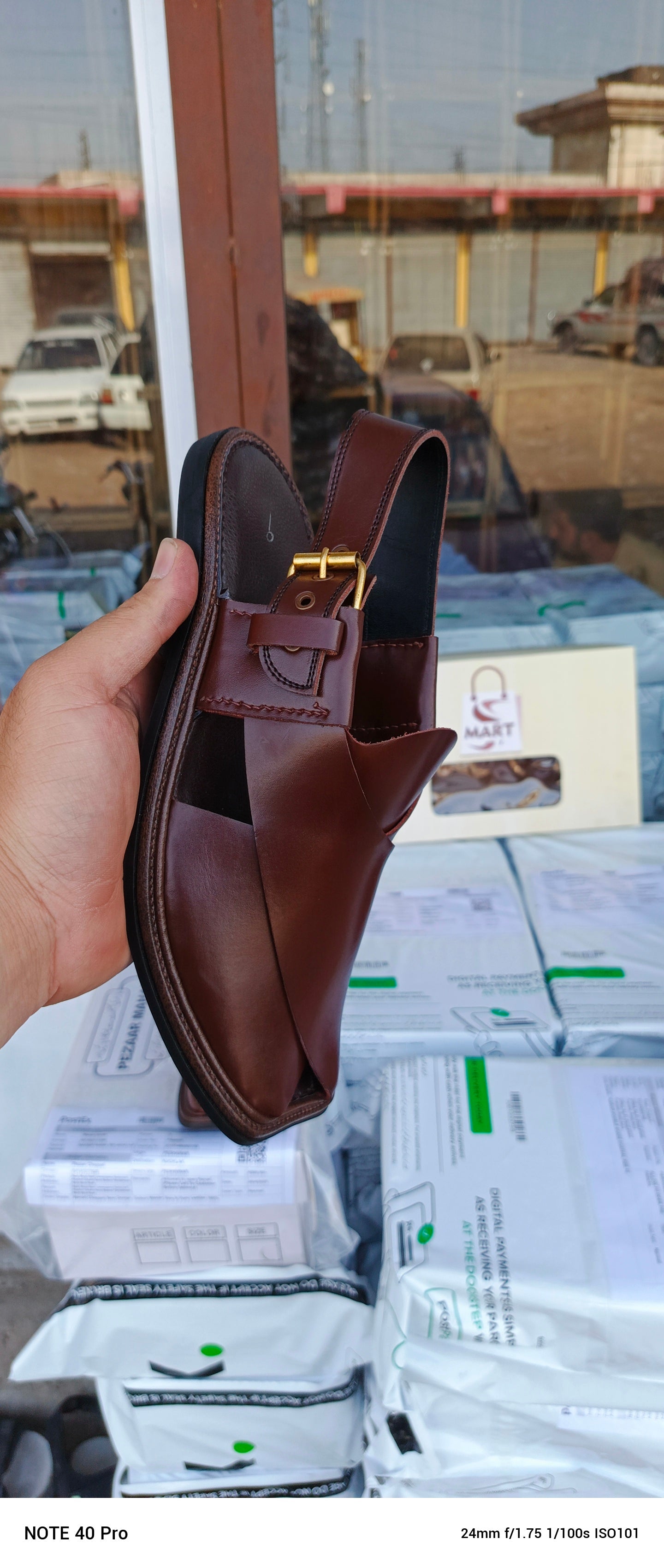 First Class T Gol Famous Chappal
