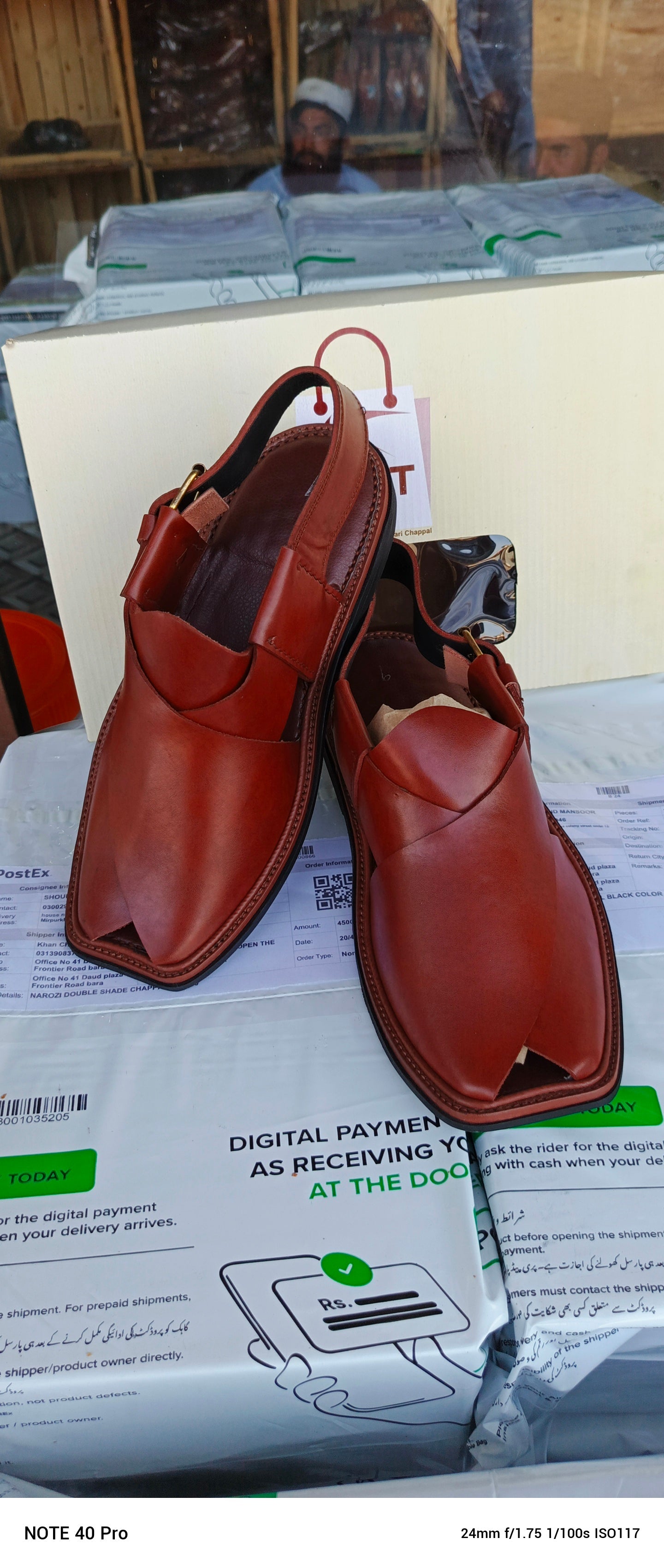 First Class T Gol Famous Chappal
