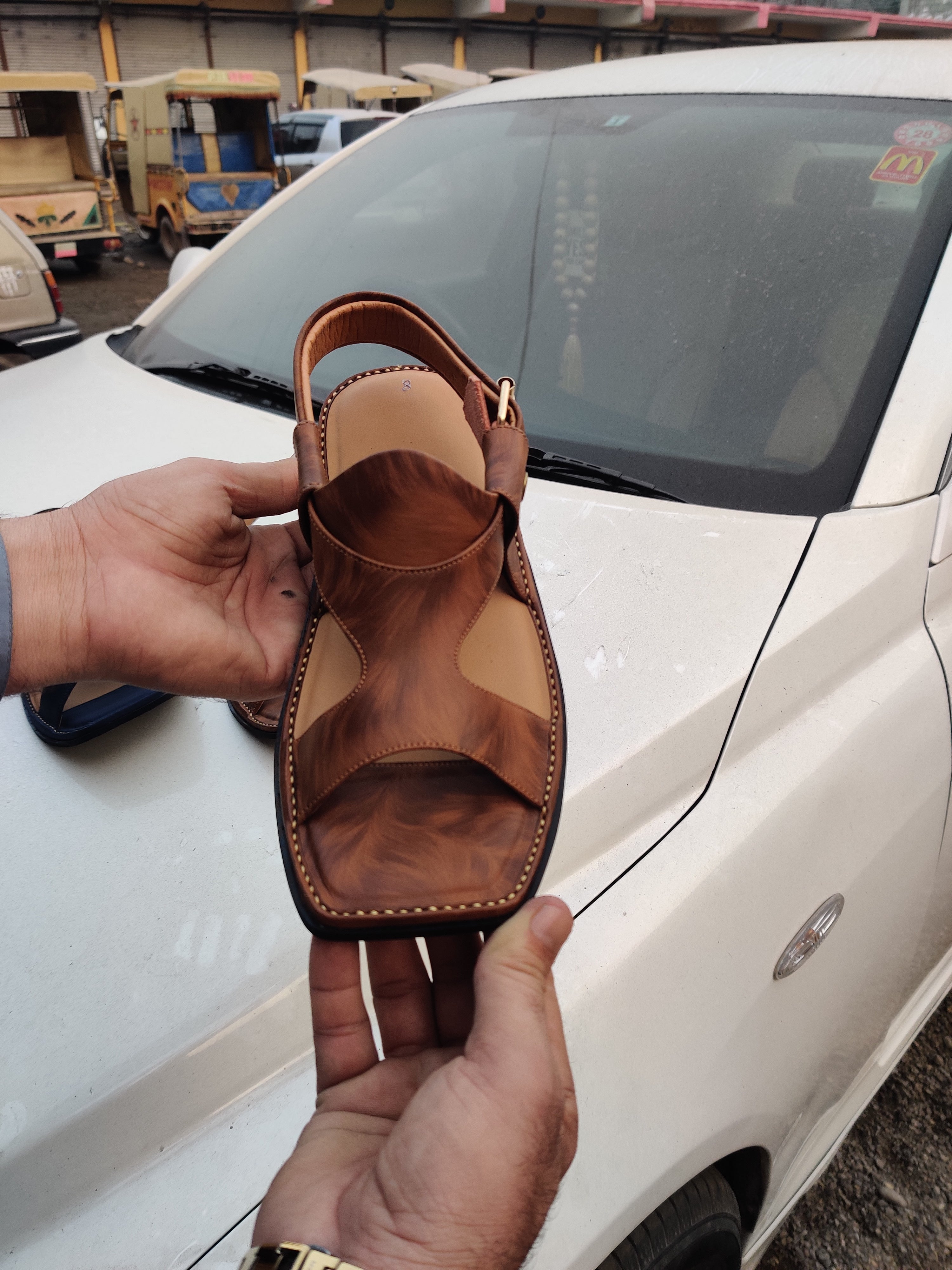 Products Features
The Panjadar Peshawari Chappal is a traditional footwear style originating from the city of Peshawar in Pakistan. Each design of Bishoa footwear giZalmi Panjidar ChappalSell MartSell MartZalmi Panjidar Chappal