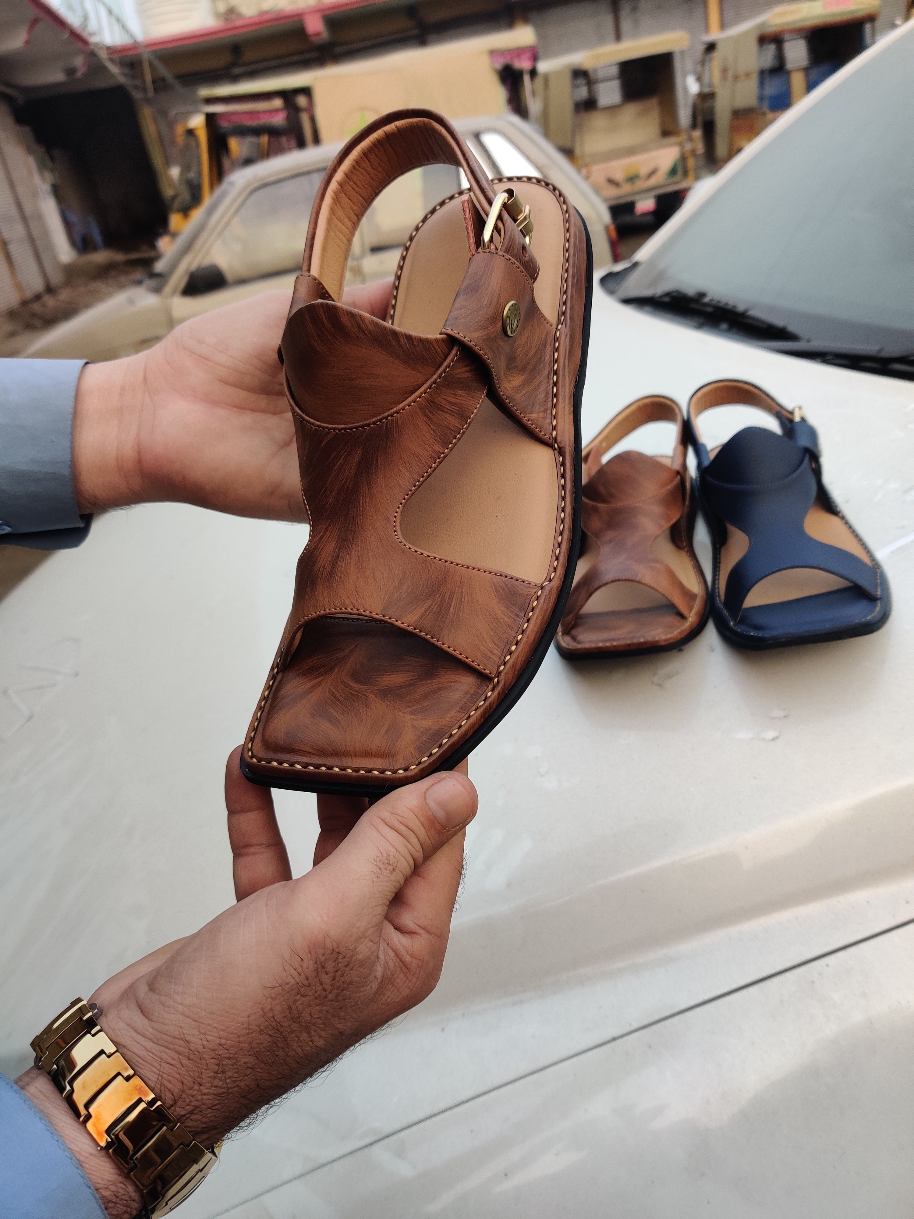 Products Features
The Panjadar Peshawari Chappal is a traditional footwear style originating from the city of Peshawar in Pakistan. Each design of Bishoa footwear giZalmi Panjidar ChappalSell MartSell MartZalmi Panjidar Chappal